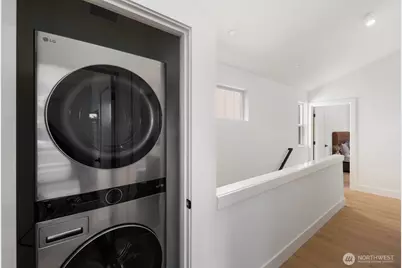 11746 Dayton Avenue N, Seattle, WA 98133 - Photo 30