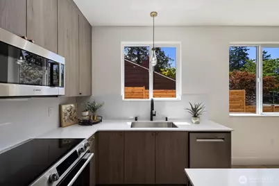 11746 Dayton Avenue N, Seattle, WA 98133 - Photo 14