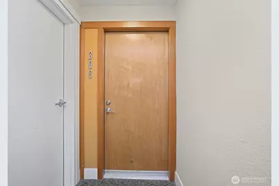 626 4th Avenue W #306, Seattle, WA 98119 - Photo 2