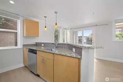 626 4th Avenue W #306, Seattle, WA 98119 - Photo 20