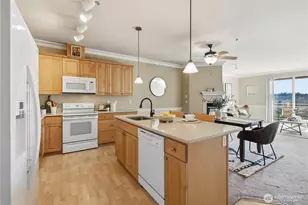 23007 Lakeview Dr, Mountlake Terrace, WA 98043 - Photo 4