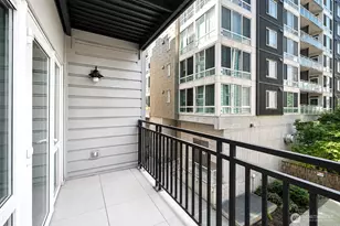699 John St, Seattle, WA 98109 - Photo 20
