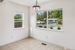923 16th St SW, Puyallup, WA 98371 - Photo 8
