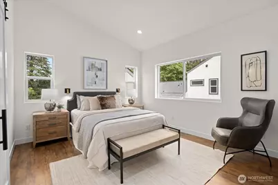 10326 Ashworth Avenue N, Seattle, WA 98133 - Photo 14