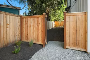 7064 Cleopatra Pl NW, Seattle, WA 98117 - Photo 28