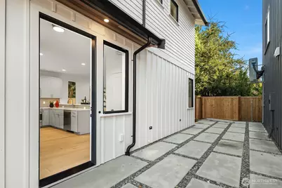 7064 Cleopatra Place NW, Seattle, WA 98117 - Photo 2