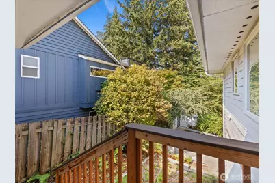 8809 Earl Avenue NW, Seattle, WA 98117 - Photo 30