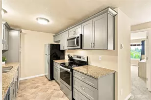 9815 Holly Dr, Everett, WA 98204 - Photo 10