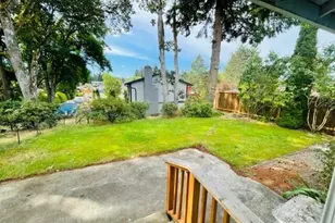 818 138 St E, Tacoma, WA 98445 - Photo 10