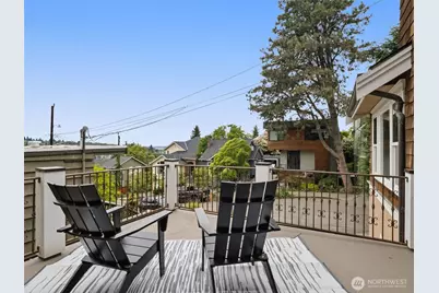 1007 W Newell Street, Seattle, WA 98119 - Photo 10