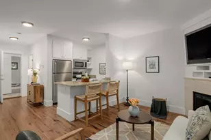 1007 W Newell St, Seattle, WA 98119 - Photo 30