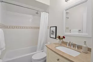 1007 W Newell St, Seattle, WA 98119 - Photo 32