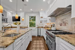 1007 W Newell St, Seattle, WA 98119 - Photo 14