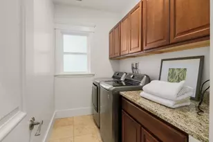 1007 W Newell St, Seattle, WA 98119 - Photo 28