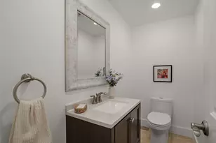 1007 W Newell St, Seattle, WA 98119 - Photo 36