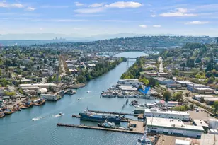 624 W Ewing St, Seattle, WA 98119 - Photo 2