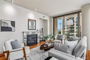 910 Lenora St, Seattle, WA 98121 - Photo 10
