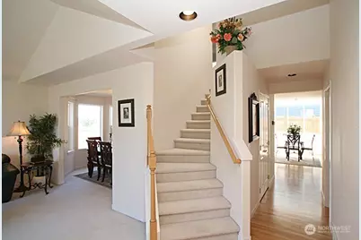 4012 122nd Avenue SE, Bellevue, WA 98006 - Photo 2