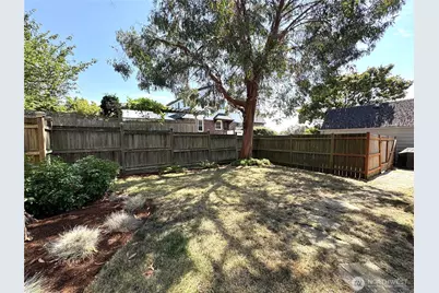 2256 Viewmont Way W, Seattle, WA 98199 - Photo 36