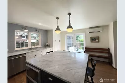 2256 Viewmont Way W, Seattle, WA 98199 - Photo 10