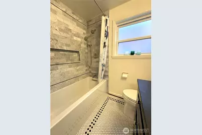 2256 Viewmont Way W, Seattle, WA 98199 - Photo 16