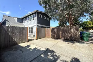 2256 Viewmont Way W, Seattle, WA 98199 - Photo 38