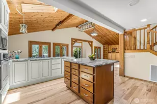 18404 W Spring Lake Dr SE, Renton, WA 98058 - Photo 6