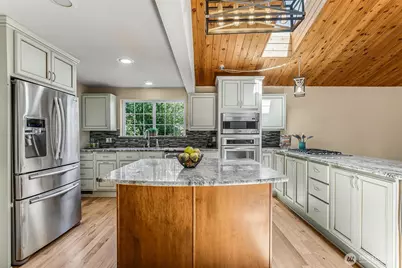 18404 W Spring Lake Drive SE, Renton, WA 98058 - Photo 6