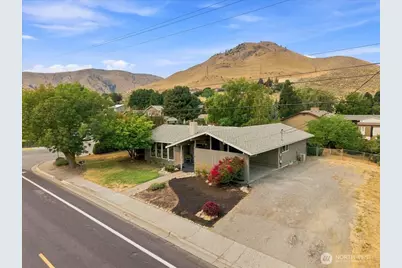 12 N Western Avenue, Wenatchee, WA 98801 - Photo 2