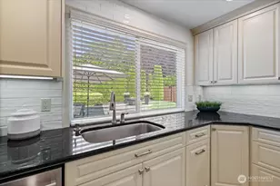 20404 NE 35th St, Sammamish, WA 98074 - Photo 14