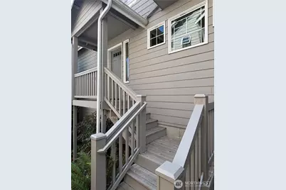 105 N Lafayette Avenue, Bremerton, WA 98312 - Photo 2