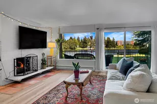 322 N 134th St, Seattle, WA 98133 - Photo 6