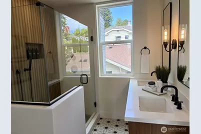 7403 Dayton Avenue N, Seattle, WA 98103 - Photo 12