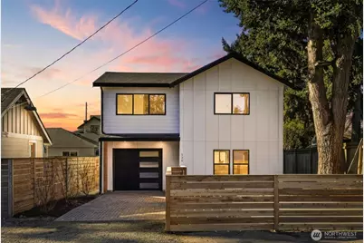 526 N 100th Street, Seattle, WA 98133 - Photo 1
