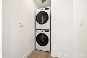 526 N 100th St, Seattle, WA 98133 - Photo 12
