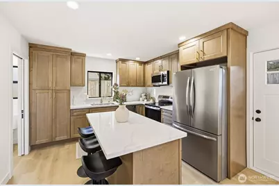 526 N 100th Street, Seattle, WA 98133 - Photo 8