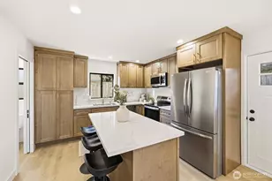 526 N 100th St, Seattle, WA 98133 - Photo 8