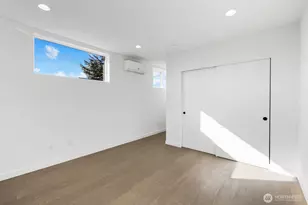 518 N 102nd St, Seattle, WA 98133 - Photo 10
