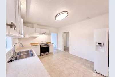 7507 Lower Ridge Road, Everett, WA 98203 - Photo 2