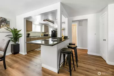 9201 36 Avenue S, Seattle, WA 98118 - Photo 18