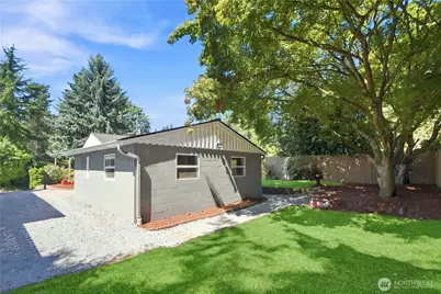 14022 Roslyn Place N, Seattle, WA 98133 - Photo 22
