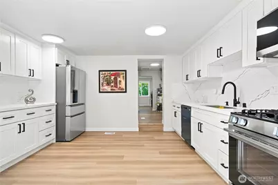 14022 Roslyn Place N, Seattle, WA 98133 - Photo 12