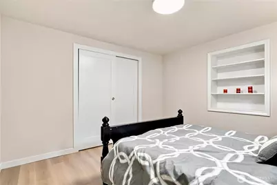 14022 Roslyn Place N, Seattle, WA 98133 - Photo 10