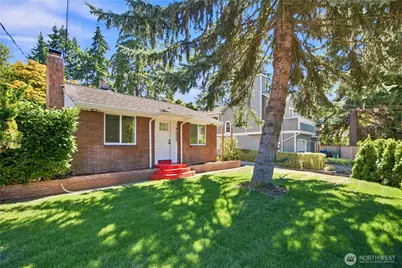 14022 Roslyn Place N, Seattle, WA 98133 - Photo 2