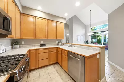 15637 NE 92nd Way #B2101, Redmond, WA 98052 - Photo 10