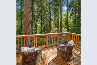 14744 Sivertson Road NE, Bainbridge Island, WA 98110 - Photo 16
