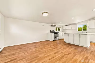 15425 SE 11th Street, Bellevue, WA 98007 - Photo 4
