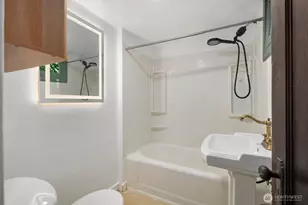 2109 Aurora Ave N, Seattle, WA 98109 - Photo 22