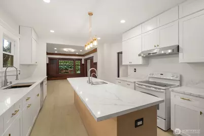 2109 Aurora Avenue N, Seattle, WA 98109 - Photo 14
