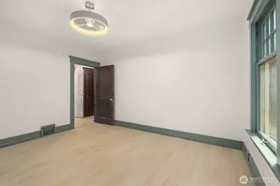 2109 Aurora Avenue N, Seattle, WA 98109 - Photo 16
